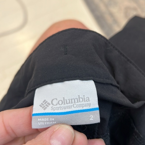 Columbia Black Cargo Pants with Tapered Elastic Cuffs size 2. - Picture 6 of 8